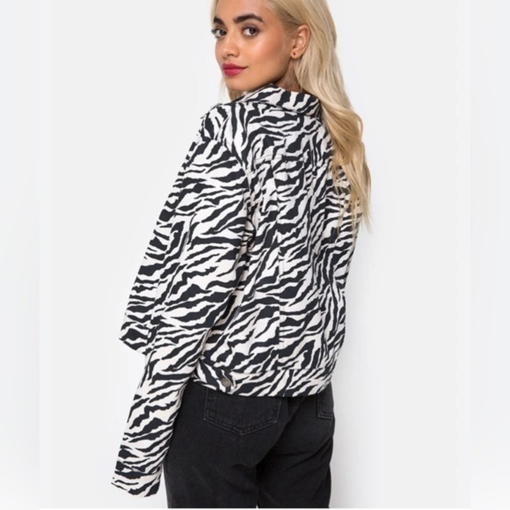 Motel Rocks black cream zebra print, lightweight cropped jacket, size small